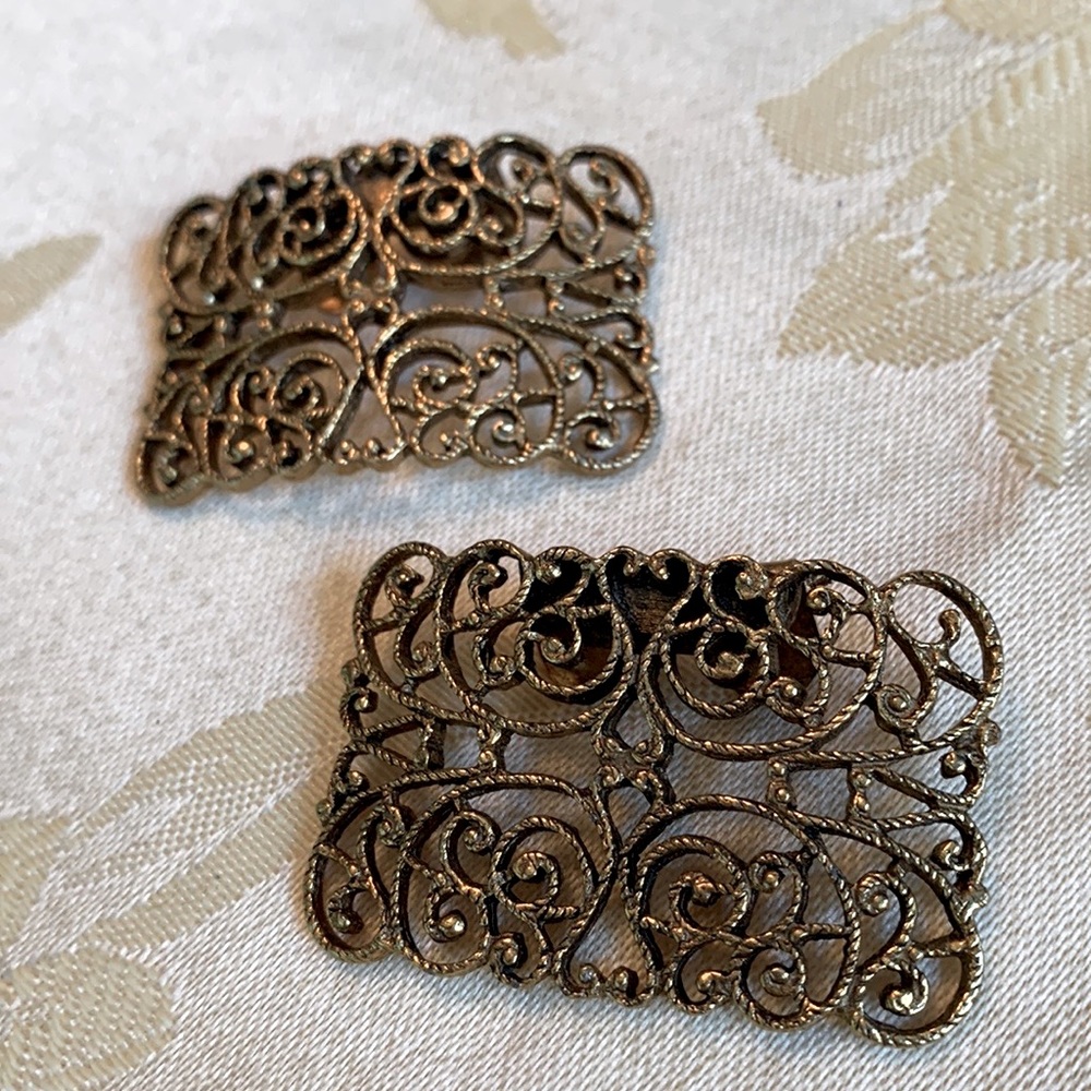 Gold filigree Musi shoe clips